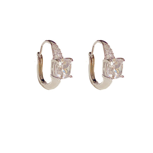 Simple square diamond earrings, light luxury, super flash, fashionable temperament, small and versatile earrings